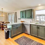 Community Perks Updated Albrightsville Retreat!