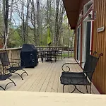 Community Perks Updated Albrightsville Retreat!