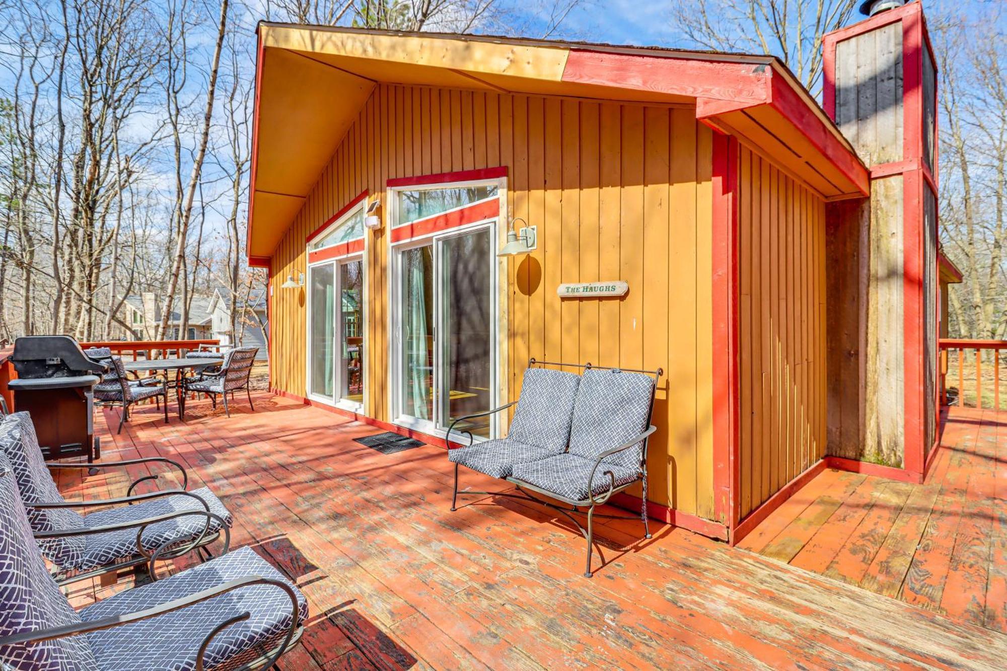 Community Perks Updated Retreat! Holiday home *