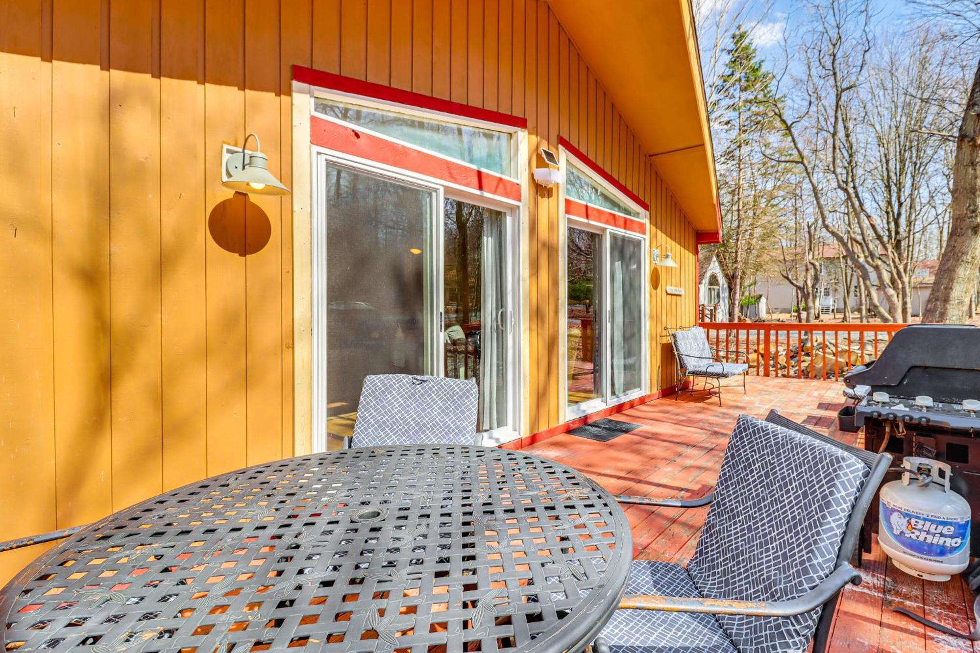 Community Perks Updated Retreat! Albrightsville