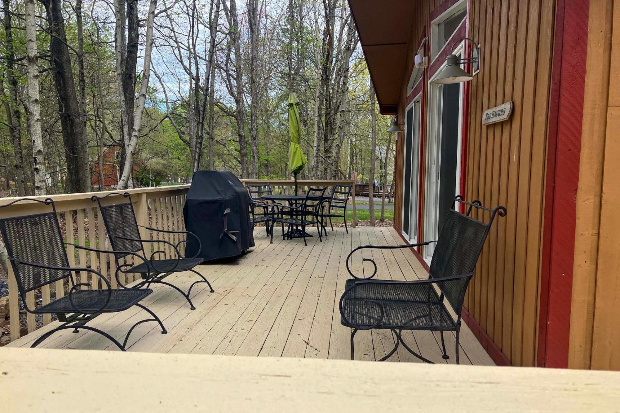 Community Perks Updated Retreat! Holiday home Albrightsville